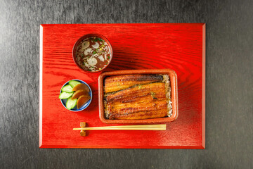 うなぎ　Eel and rice in a lacquered box