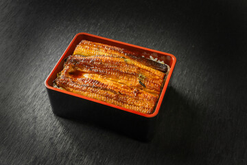 うなぎ　Eel and rice in a lacquered box