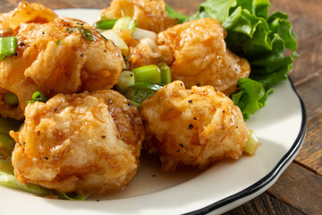 A closeup view of a plate of deep fried scallops.