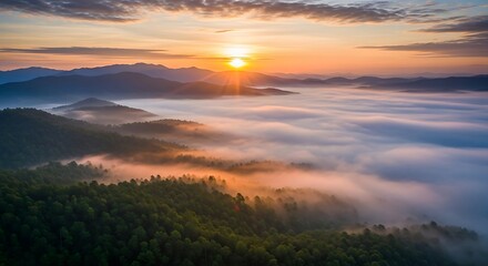 Obraz premium Sunrise over misty mountain landscape in North Carolina.