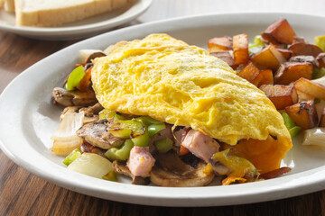 A view of a Denver omelet breakfast plate.