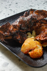 A view of a plate of anticuchos.