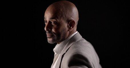 Obraz premium Studio portrait of a confident african american businessman looking away on a dark background