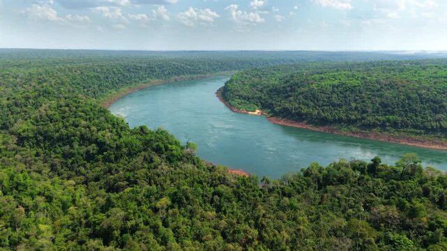 Drone glides above the Paran&aacute; River near the Paraguay&ndash;Argentina border, revealing lush Atlantic Forest canopy, meandering water, and endemic flora in one of South America&rsquo;s richest ecoregions.