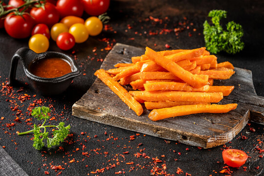 Crispy sweet potato fries with dip sauce