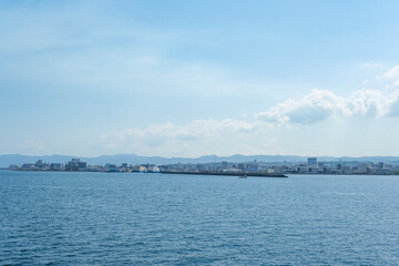 鹿児島湾から眺める鹿児島の市街地