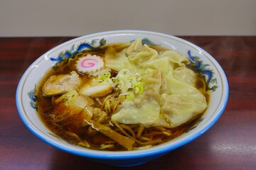 ワンタン入りの中華そば