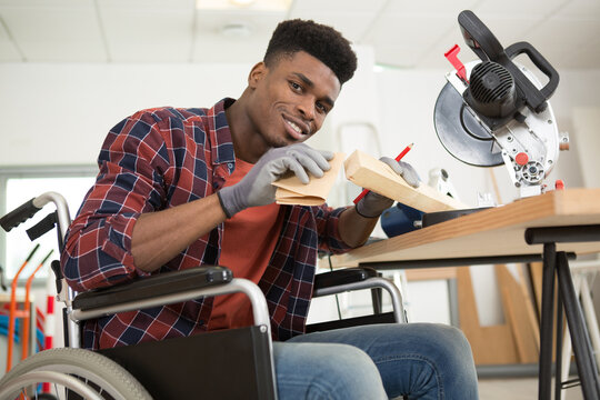 carpenter in wheelchair using circular saw