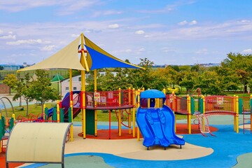 公園の遊具、滑り台3