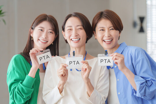 PTA役員の母親たち
