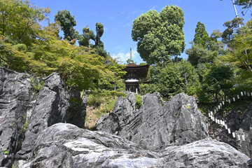 大津市の日本遺産石山寺 硅灰石と多宝塔