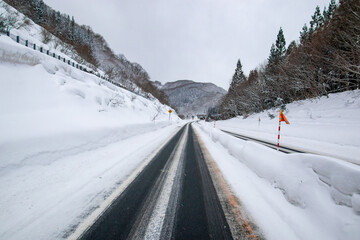 Heavy snow falls on the Akita Expressway in Tohoku