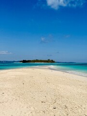 Fototapeta premium Turquoise waters of Nosy Iranja sandbank in Madagascar