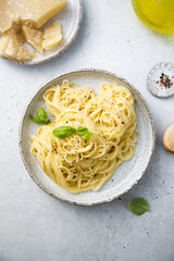 Traditional pasta cacio e pepe