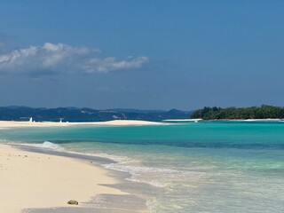 Obraz premium Turquoise waters of Nosy Iranja sandbank in Madagascar