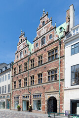 Obraz premium Copenhagen, Denmark 07-20-2025 Amagertorv is a central public square in Copenhagen, known for its medieval roots as a market square for farmers and historic buildings like the Royal Copenhagen store. 