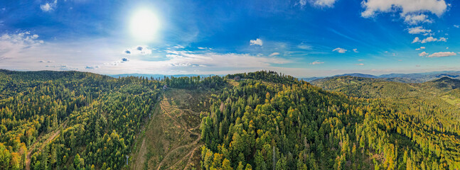 Góry, Szczyt Stożka, Beskid Śląski w Polsce na Śląsku, panorama z lotu ptaka w lecie © Franciszek