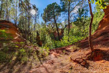 FRANCE-ROUSSILLON-PROVENCE-OCRES