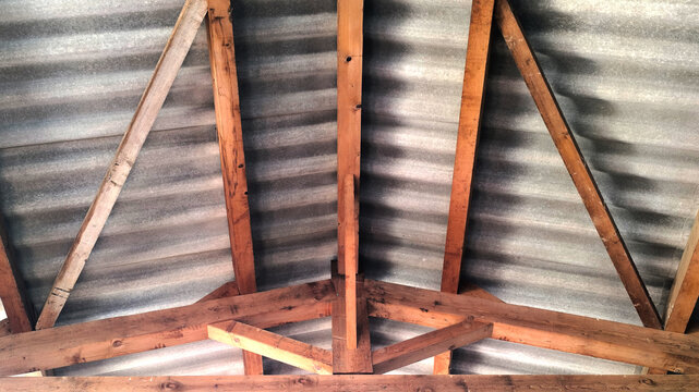 Mod&egrave;le de charpente en bois et plaques fibrociment