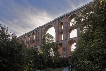 Obraz premium Goeltzschtal Bridge view from below with arches
