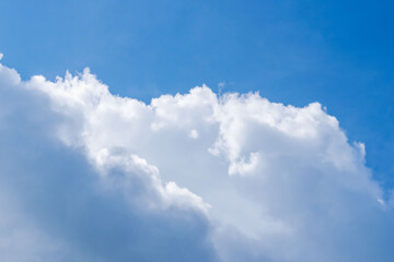 秋の空　昼の青空と雲01