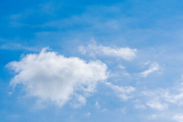 秋の空　昼の青空と雲03