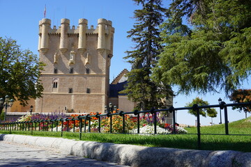 Alc&aacute;zar of Segovia &ndash; Iconic Medieval Castle and Fortress in Spain