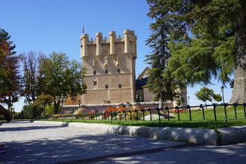 Alc&aacute;zar of Segovia &ndash; Iconic Medieval Castle and Fortress in Spain
