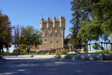 Alc&aacute;zar of Segovia &ndash; Iconic Medieval Castle and Fortress in Spain