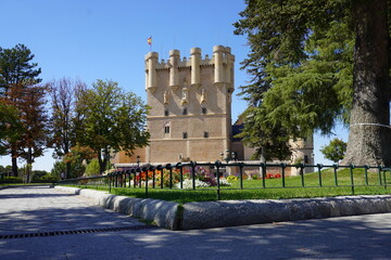 Alc&aacute;zar of Segovia &ndash; Iconic Medieval Castle and Fortress in Spain