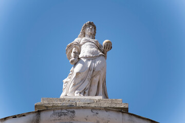 angel statue in rome