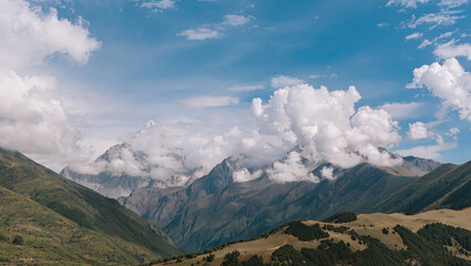 Fototapeta premium Scenic Mountain Range Landscape with Cloudy Sky in a Sunny Day