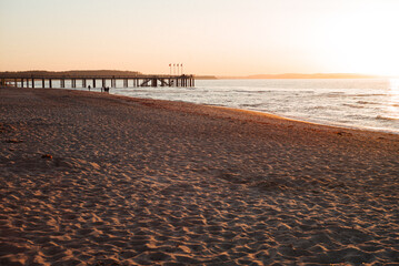 Goldenes Abendpanorama an der K&uuml;ste