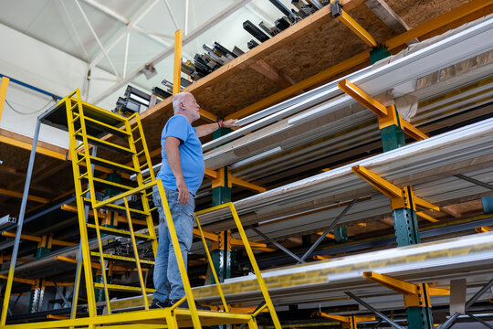 Control of materials for the production of PVC and aluminum profiles. A senior craftsman selects the material for the production of windows and doors.