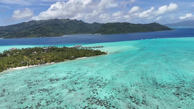 美しいタハア島を空撮