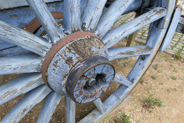 vieille roue bleue