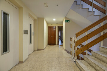 Elevator with capacity for pets and bicycles, with easily washable and durable cladding