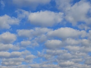 Naklejka premium Aufgelockerte Wolken