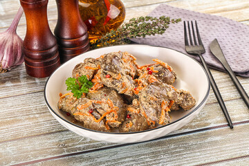 Chicken liver with cream and carrot
