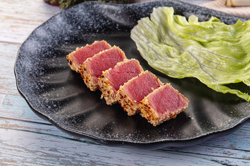 Tuna tataki roasted and raw