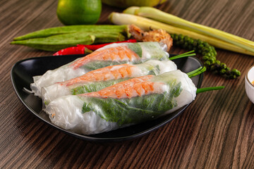Vietnamese spring roll with prawn