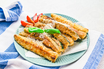 チーズをかけたズッキーニの唐揚げ