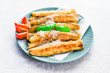 チーズをかけたズッキーニの唐揚げ