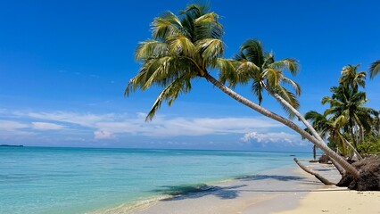 Wunderschöne Banyak Inseln in der Nähe von Sumatra, Indonesia. Die Inseln besteht aus Palmen,...