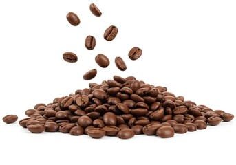 Naklejka premium Spilled coffee beans in a dynamic pile isolated on a white background 