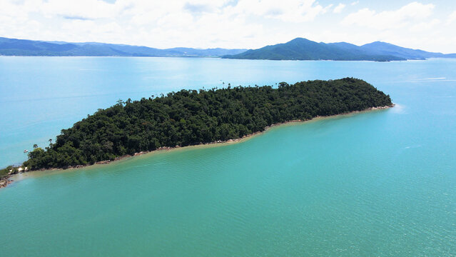 Aerial view of Ratones Island near Daniela Beach in Florian&oacute;polis, Santa Catarina, an isolated island with abundant nature and Atlantic Forest with an emerald green sea.