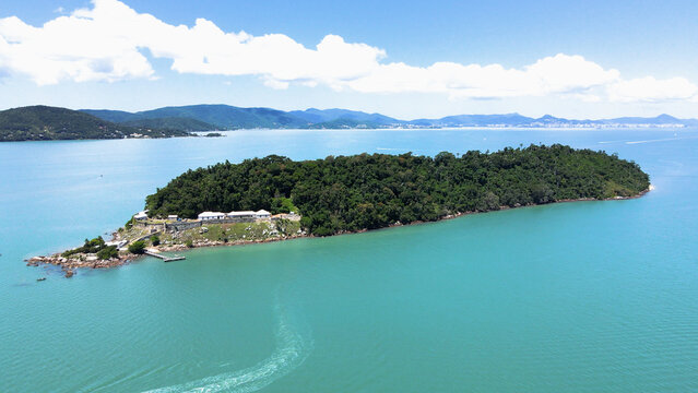 Aerial view of Ratones Island and Santo Ant&ocirc;nio de Ratones Fortress in Florian&oacute;polis, Santa Catarina, an isolated island with a Portuguese colonial fort from the Brazilian imperial period.
