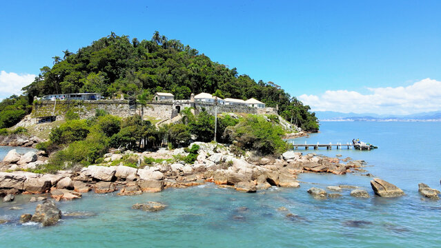 Aerial view of Ratones Island and Santo Ant&ocirc;nio de Ratones Fortress in Florian&oacute;polis, Santa Catarina, an isolated island with a Portuguese colonial fort from the Brazilian imperial period.