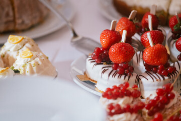 Kuchenbuffet auf Hochzeitsfeier