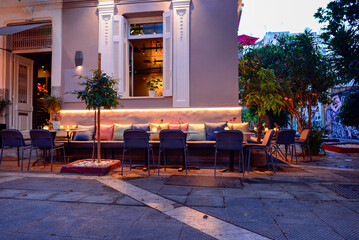 Abendstimmung in einem Cafe in Athen (Griechenland)